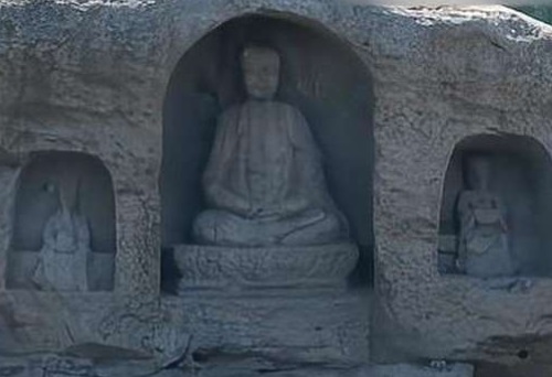 气候干旱致河流水位下降 重庆现摩崖造像遗迹