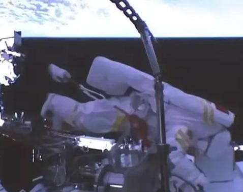 神十四乘组第二次出舱圆满成功 逐梦星辰大海