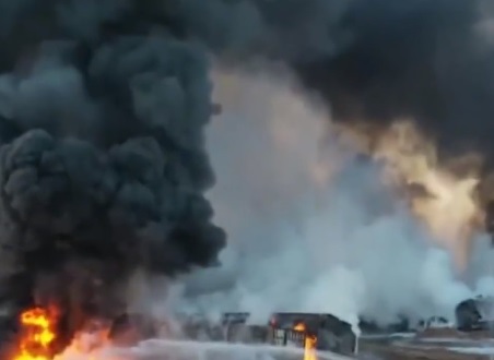 美国在叙非法军事基地传出爆炸声 基地燃起大火