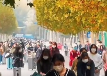 郑州一高校学生突然离校 教育厅回应有8人感染新冠