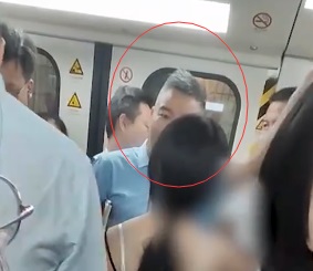 女生地铁控诉男孩摸屁股 家长:你屁股太香我也想摸