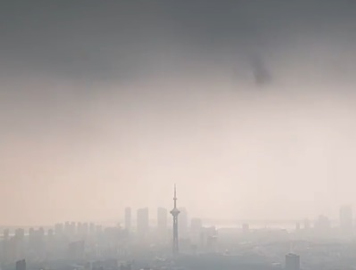 30秒延时看南京暴雨降临瞬间 乌云笼罩雨水如注