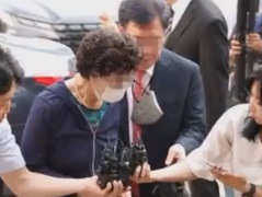 韩总统尹锡悦岳母当庭被捕 伪造银行存款余额证明书