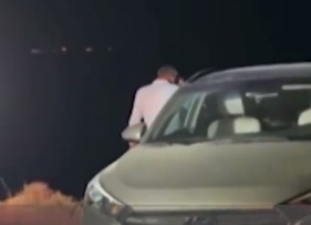 土耳其一男子悬崖旁求婚后 女友喝酒后不慎坠亡