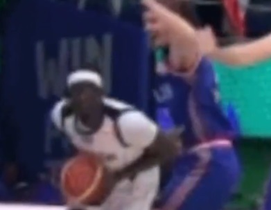 男篮世界杯塞尔维亚VS南苏丹 西马尼奇被肘击后摘肾