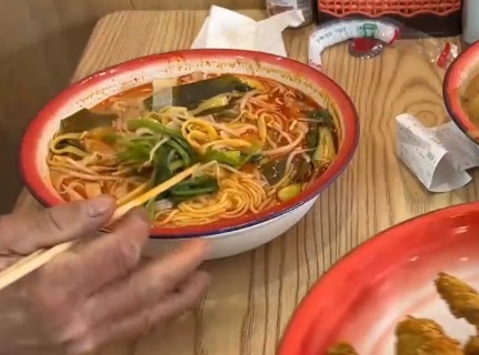 以前一份麻辣烫十多元 现在贵到40块都吃不饱